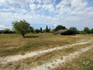 Hangars sur plus de 9300m² de terrain non constructible !