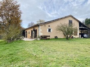 Maison de campagne de 176m2 sur terrain de 5885m2 à 15 km à