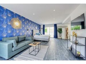 Maison divisée en 3 studios indépendants