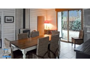 Ancien corps de ferme rénové avec terrain et dépendances