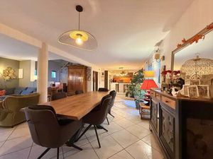 Maison de 3 chambres avec bureau sur un terrain de 947 m²