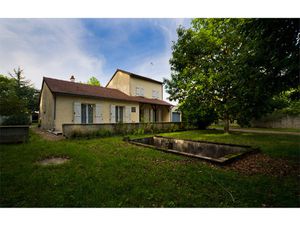 Maison familiale  4 chambres  170m2 habitables sur 2 niveaux sur une parcelle de 2100m2 av