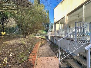 Haut de villa avec jardin