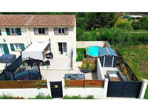 Magnifique maison sur Charleval   avec jardin   places de parking  garage (atelier )   et 