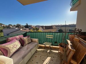 2 pièces avec balcon  garage et cave Vendu loué ?Quartier Béal Cagnes sur Mer