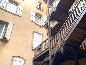 CENTRE HISTORIQUE AU CALME IMMEUBLE DE CARACTÈRE