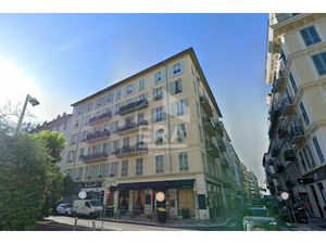 NICE - FLEURS : VASTE 4 PIÈCES TRAVERSANT AVEC BALCON ET APERÇU MER