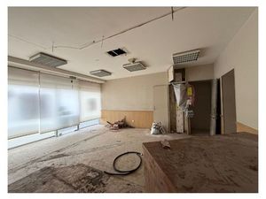 Plateau nu à vendre ? Local commercial avec vitrine 74.50 m2 Angers