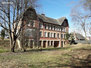 Immeuble avec un appartement refait