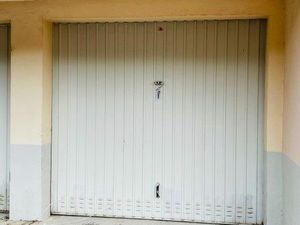 Garage box porte basculante