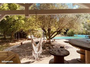 Maison + studio + dépendances