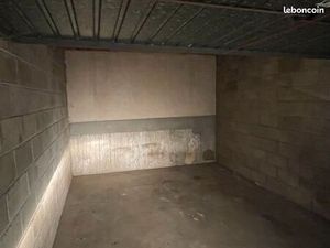 A louer garage centre ville LA CHATRE (36)