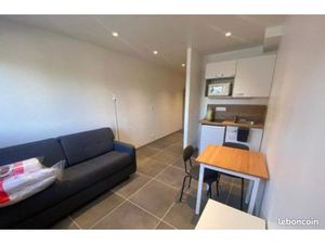 Studio refait à neuf à louer à l’année