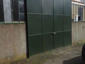 Grand garage de 60 m² centre ville en bon état