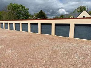 Location Garage box et parking à Falaise (14700) : à louer / 14m² Falaise