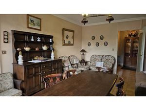 4 PIECES EN REZ-DE-JARDIN - 3 CHAMBRES - PARKING - RER A - E