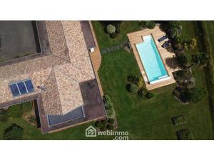 Maison d'architecte contemporaine avec piscine  au calme absolu.