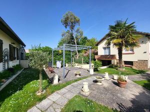 IDEAL INVESTISSEURS ! Ensemble immobilier composé d'une maison d'habitation et d'un bâtime