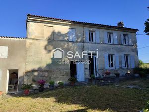 Magnifique charentaise avec gros potentiel  fenêtres PVC double vitrage