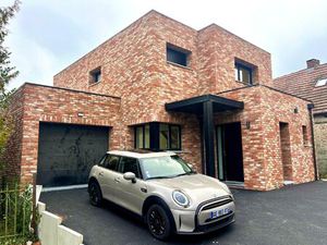 Maison neuve cubique nichée sur Sebourg