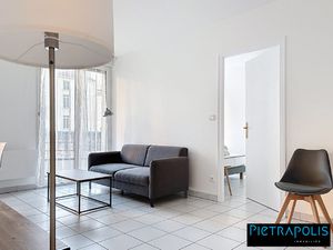 T2 entièrement meublé avec balcon et stationnement coeur du 6?