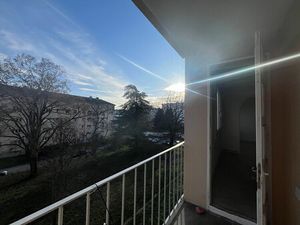 Appartement F4 - 62 m² avec balcon à rénover ? Cité des Chaprais
