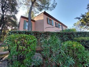 Belle maison avec jardin et plusieurs terrasses au Domaine de St-Endréol 