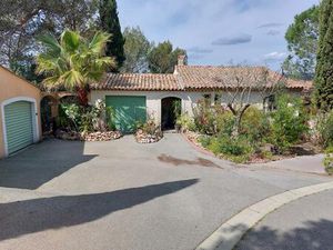 Cette belle demeure est située au Domaine de St Endreol 4 Spa & Golf Resort