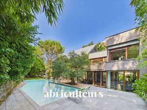 Splendide maison d'architecte dans un écrin de verdure - 317m²  piscine et grandes...