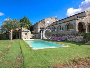Mas de qualité à Saint andre de cruzieres