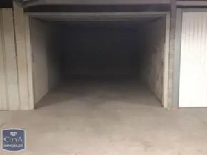 Parking à louer 15 m² - Strasbourg (67) - 116€