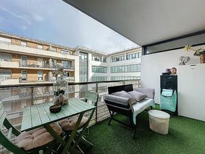 Grand T1 avec terrasse et parking proche du centre ville