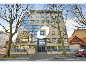 A LOUER  BUREAUX RENOVES AU PIED DU RER B ET LIGNE 15