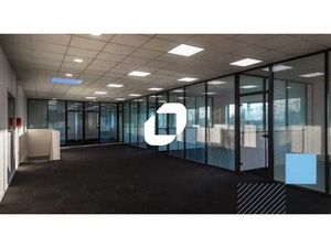 A LOUER  LOCAUX D'ACTIVITE ACCES IMMEDIAT A1 ET N104