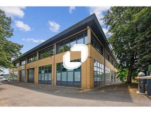 A LOUER  Bureaux et activités rénovés avec loyer attractif