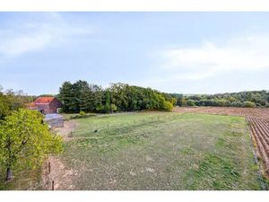 Te renoveren hoeve met weide op 72are