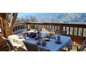 Propriété d’exception 430 m² rénovée  vue montagnes  17 000 m² en zone naturelle  proche G