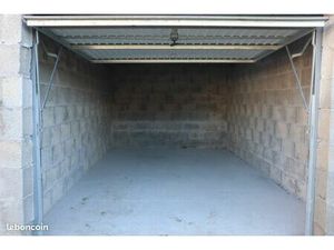 Location garage au centre de Baud