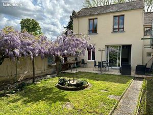 Fontainebleau maison rénovée 3 chambres et jardin clos