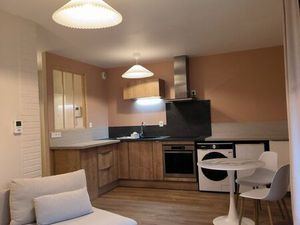 Loue grand studio meublé refait à neuf avec terrasse