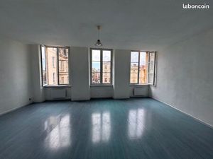 RARE – T4 de charme au cœur de Bordeaux donnant Place Fernand Lafargue