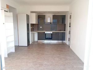 Trois pièces avec balcon