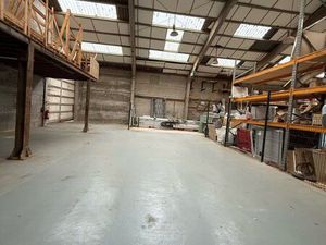 Atelier dépôt 240 m2
