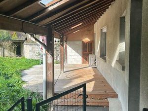 Appartement avec terrasse et terrain