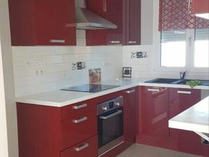 Très belle maison à louer avec garage et jardin