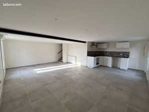 Maison mitoyenne T3 de 75 m²  avec jardin  fraîchement rénovée