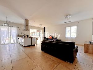 Maison 7 pièces - 305 m²