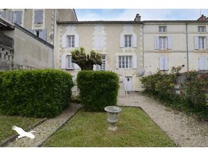 Vente maison 6 pièces 184 m² Montmoreau (16190)