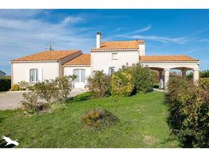 Vente maison 6 pièces 242 m² Saintes (17100)