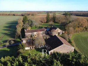 Maison à vendre 11 Pièces 285 m2 Saint-Savin - 498 200 €